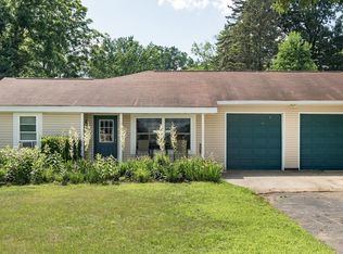 184 Crescent Rd, Waterford, MI 48327