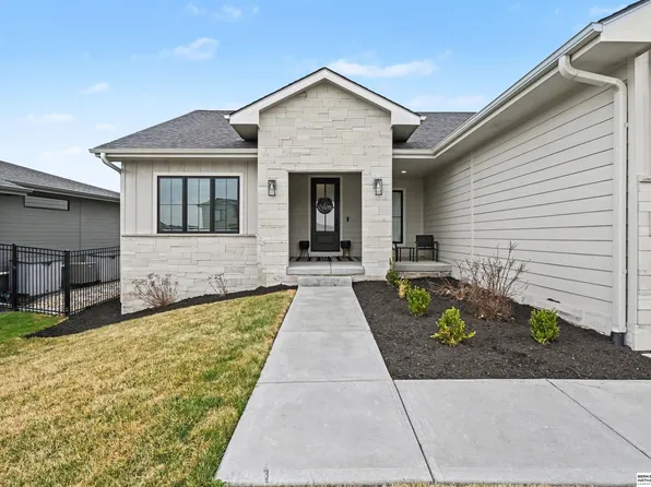 3949 S 207th St, Elkhorn, NE 68022