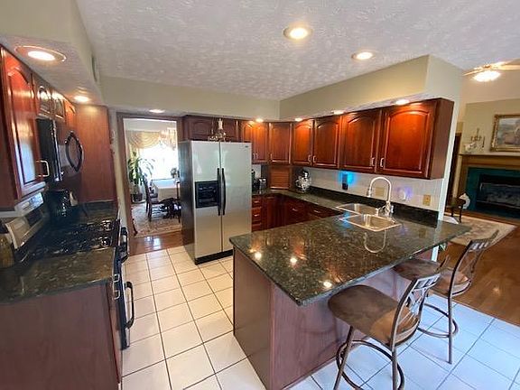 5th image of 309 Meadowlark Dr