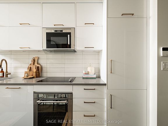 3rd image of 106 Dovercourt Rd #204