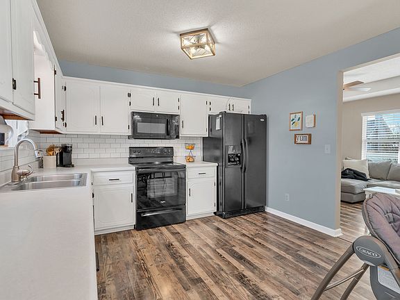 5th image of 2867 Chinquapin Ln