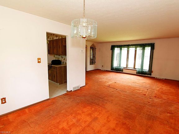 3rd image of 2908 Jasmine Dr