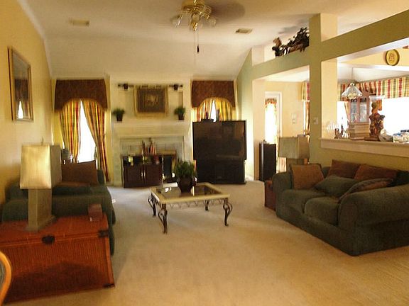 4th image of 2811 Cumberland Dr