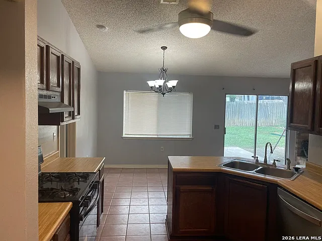 4 bed, 2.0 bath, 1380 sqft, $1,495 — Photo 3