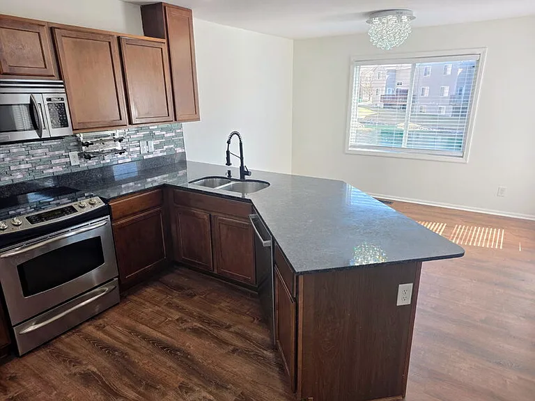 2215 NW Bayberry Ln — Photo 4