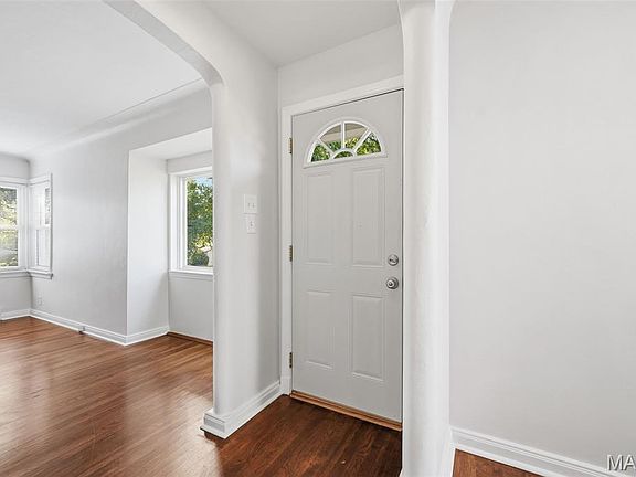 3rd image of 2718 Bremerton Rd