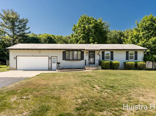 643 W Hile Rd, Norton Shores, MI 49441