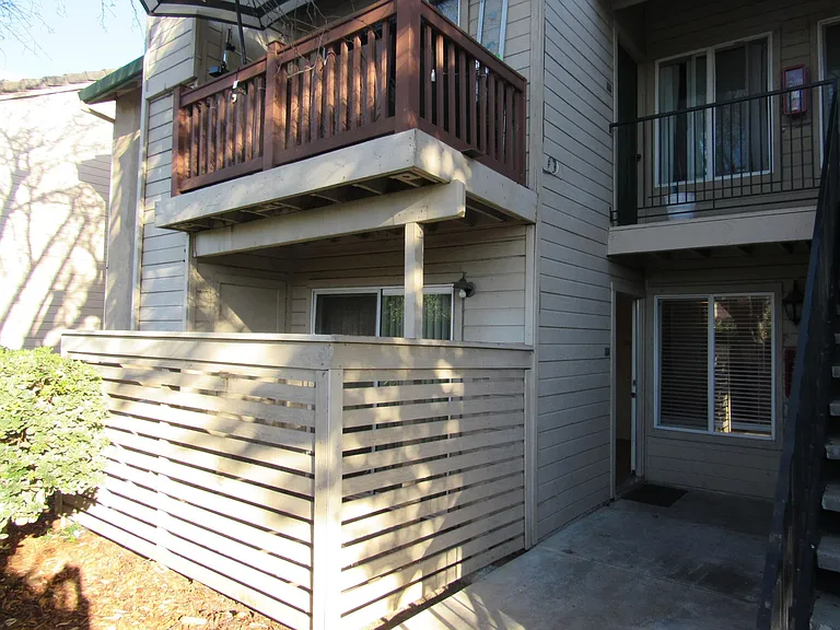 2005 San Jose Dr — Photo 2