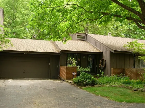 1074 Canyon View Rd, Northfield, OH 44067