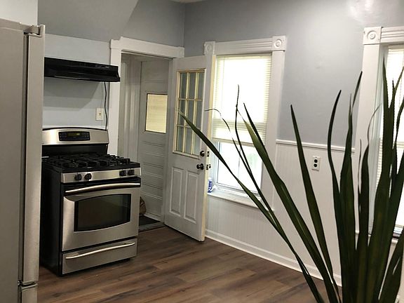 4th image of 606 Westford St #2