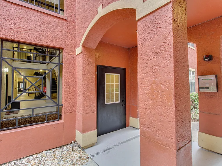 107 Vista Verdi Cir #213 — Photo 2