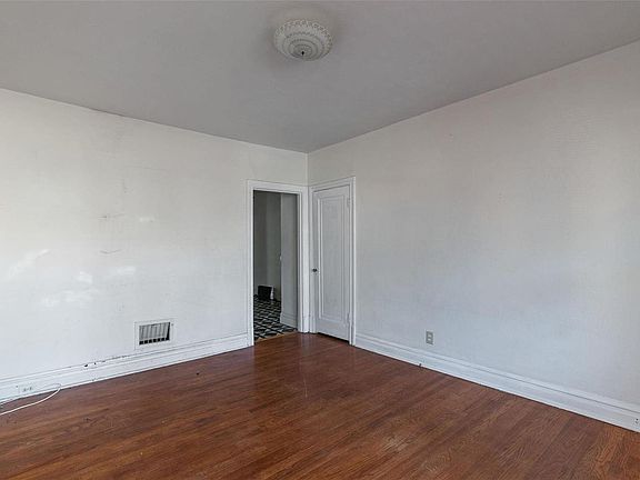 4th image of 3804 Keokuk St