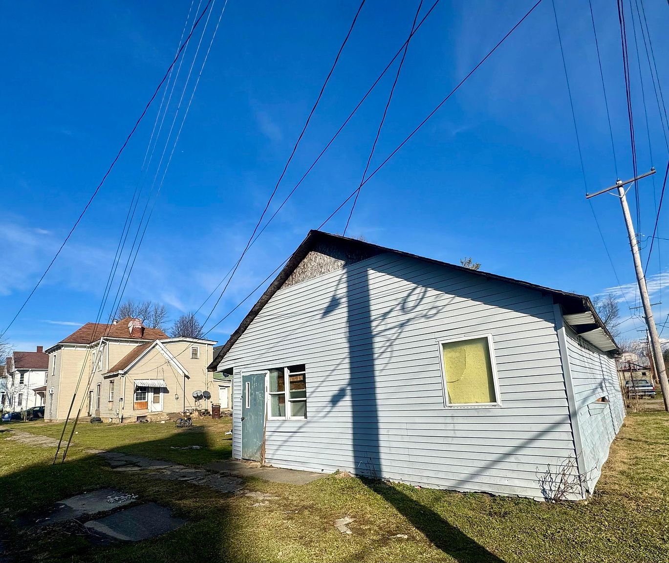 Listing photo 5 for 358 Mirabeau St