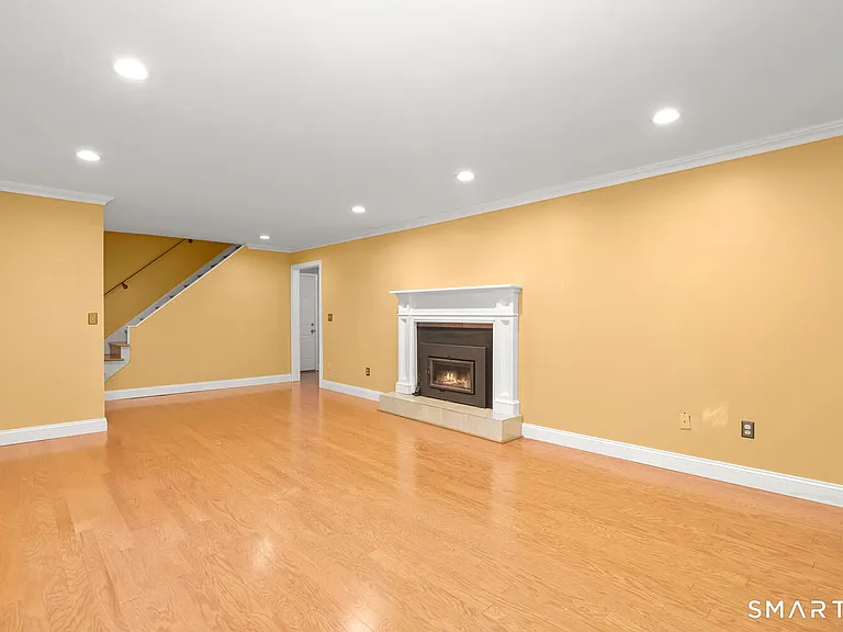 122 Deforest Rd — Photo 9
