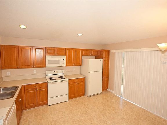 4th image of 11522 Crestlake Village Dr