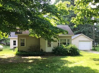 4016 S Lake Wilson Rd, Hillsdale, MI 49242