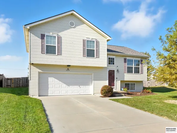 15439 Davidson St, Bennington, NE 68007