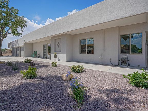 4th image of 501 Paseo Del Bosque NW