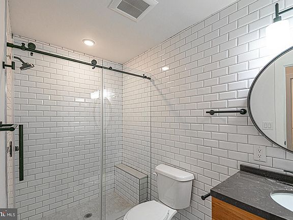 2nd image of 1211 Bainbridge St Unit 3C