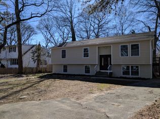 20 Pine Cone St, Middle Island, NY 11953