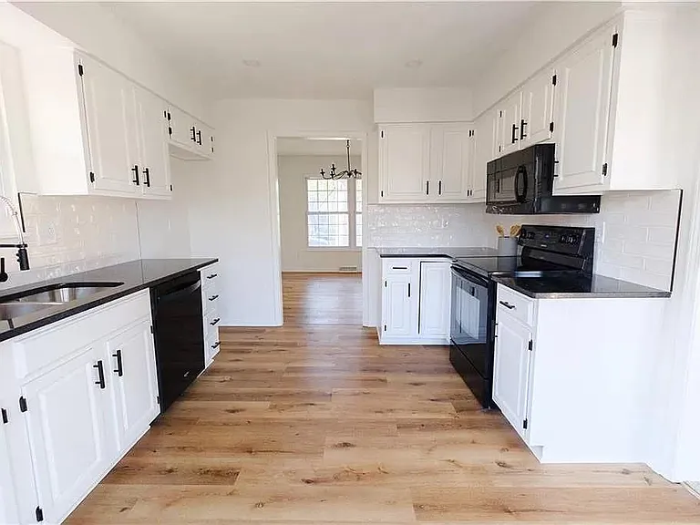 504 NE Johnston Dr — Photo 8