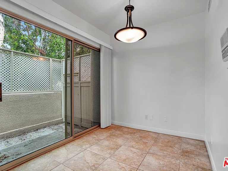 14101 Dickens St #10 — Photo 14