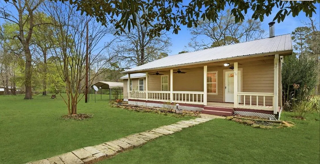 3 bed, 2.0 bath, 1652 sqft, $1,600 — Photo 2