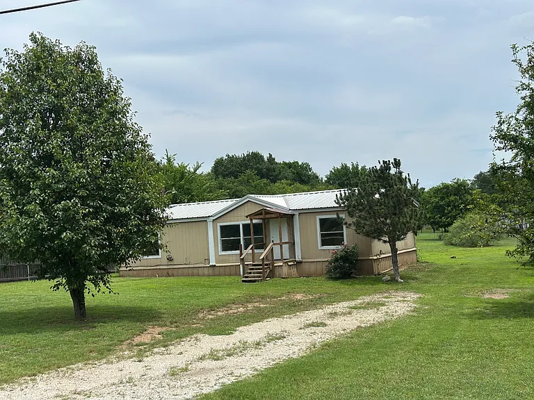 104 Kailyn Ln — Photo 2