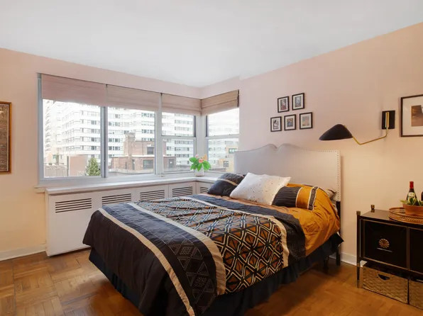 233 East 69th Street image 4 of 8