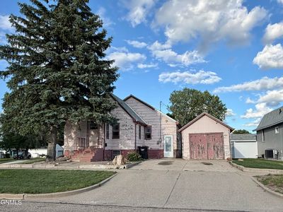 501 S 11th St, Bismarck, ND, 58504