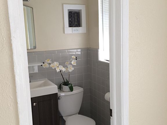 5th image of 380 SE 12th Ave #11154087