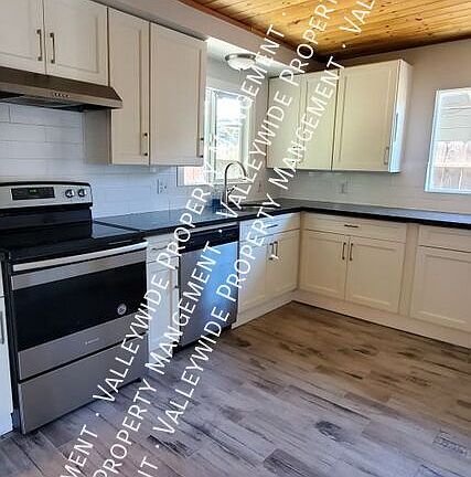 3rd image of 1622 W Polk Way