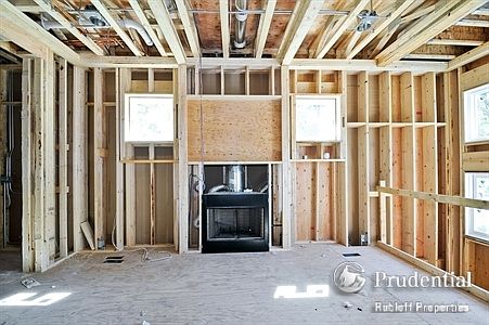 3rd image of 2101 W Belle Plaine Ave
