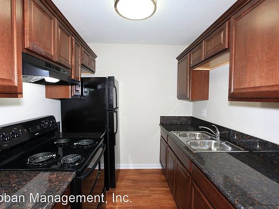 3rd image of 10229 Ashwood St #4