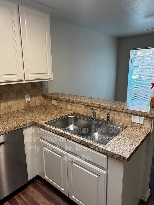 3 bed, 2.0 bath, 1701 sqft, $2,595 — Photo 4
