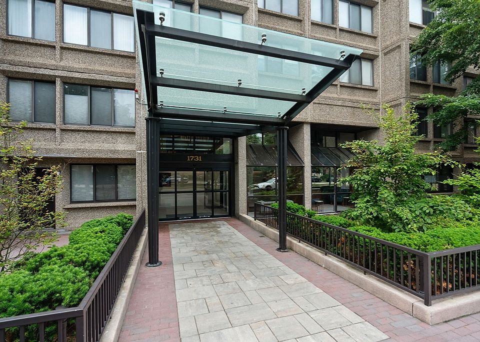 1st image of 1731 Beacon St APT 1403