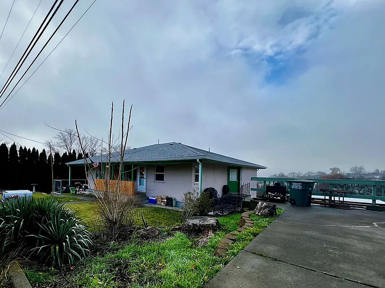 723 NW 5th St — Photo 3