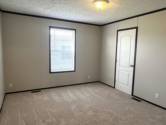 3rd image of 289 Courtney Ct