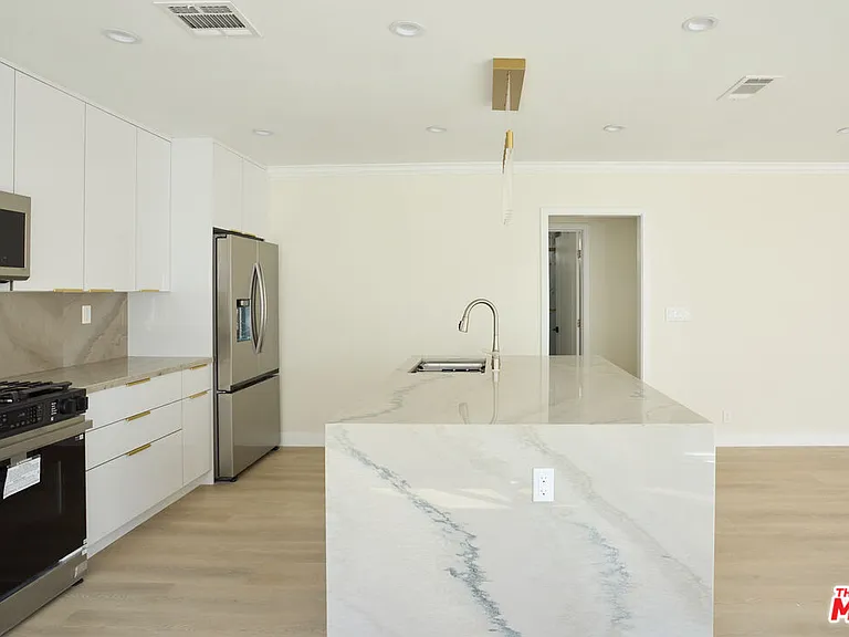 1223 23rd St #B — Photo 5