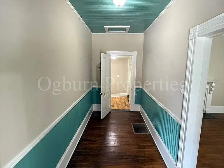 409 Granville Dr — Photo 7