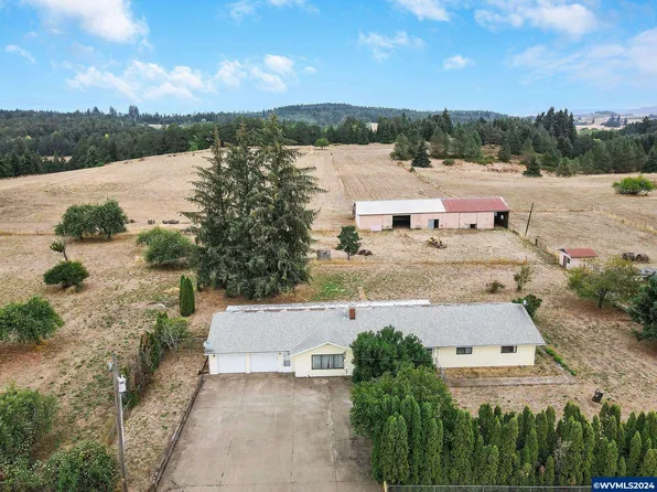 13885 Webb Ln, Dallas, OR 97338