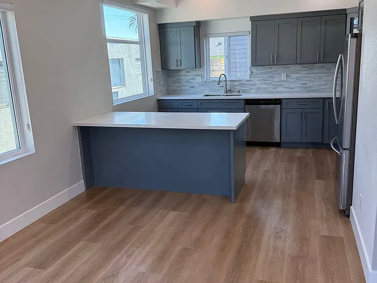1147-1149 Tamarind Ave — Photo 6