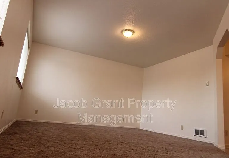 627 Hoopes Ave #1 — Photo 3
