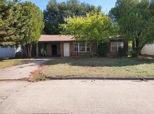 922 SW 37th St, Lawton, OK 73505