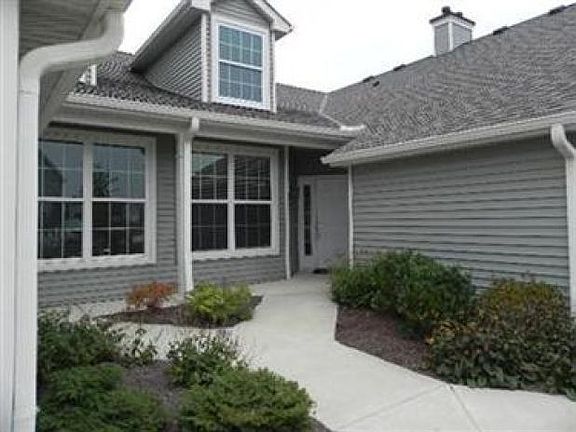 2nd image of 516 Hyannis Port Cir #Es