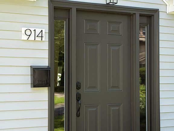 2nd image of 914 Oakhill St SE