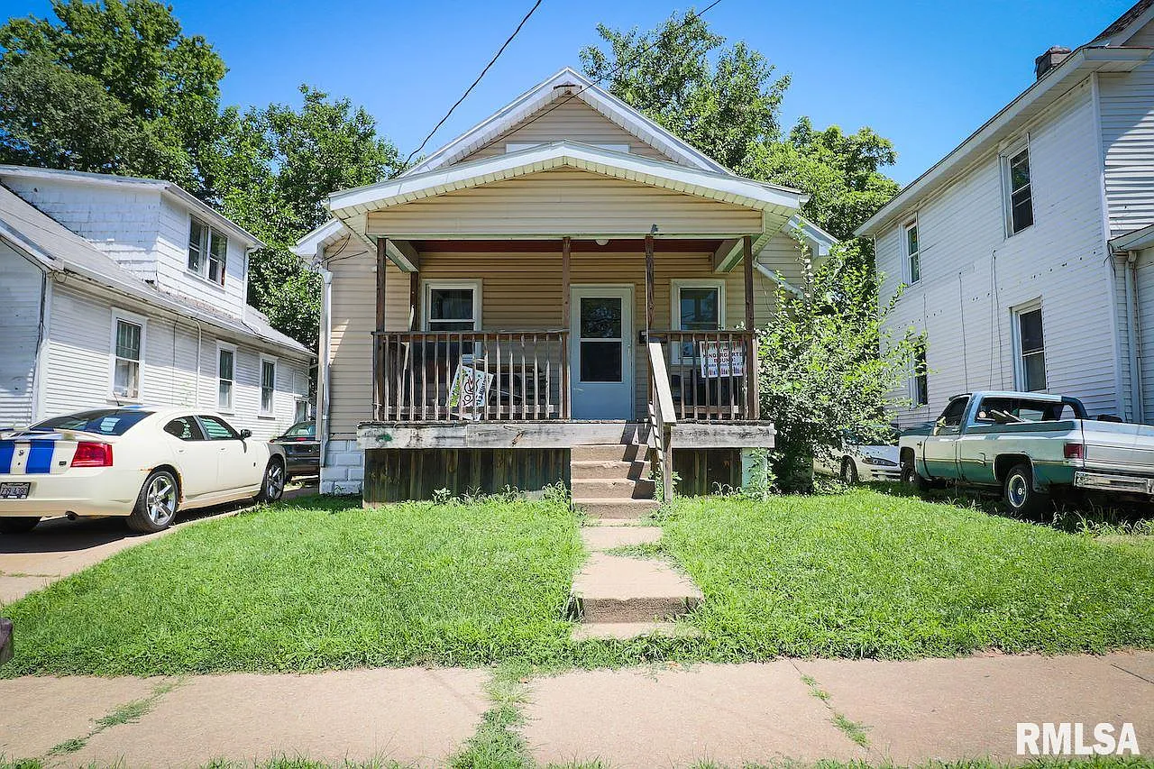 1832 N Peoria Ave photo 1