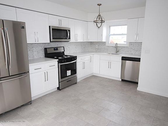 5th image of 12 Watkins Ave