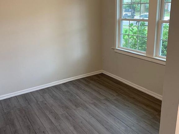4th image of 2219 Sedgewick Dr