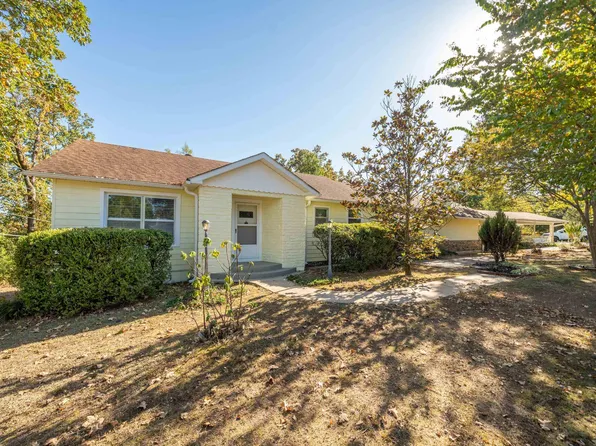 1328 Lakeshore Dr, Hot Springs, AR 71913